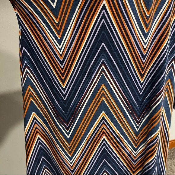 Bell long sleeve zig zag print deep v-neck dress - Picture 9 of 14